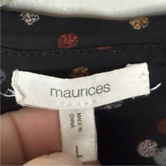 Maurices Blouse Size Large Top Shirt Long Sleeves V-Neck Black Multicolor Dots - Picture 6 of 6